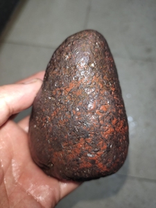 铁陨石,疑似铁陨石,800克,中磁,竹叶纹,带红 《中国维斯