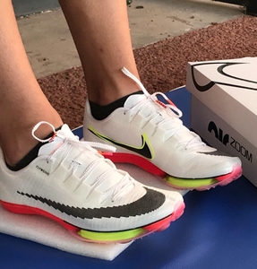 苏炳添耐克钉鞋