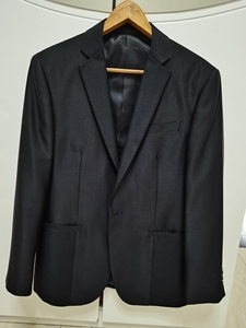 大水西服,上衣,仅参加婚礼穿过一次,几乎全新.版型很正.布料