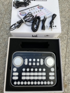 ickb胖白声卡,买回来直播没用几次,很新,这款挺好用的说真