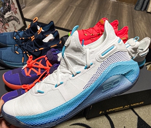 【全新】安德玛 库里6 低帮 雪花圣诞节