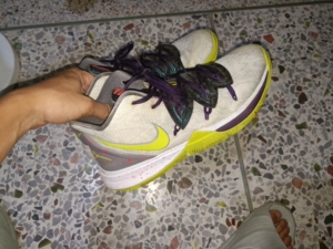 nike 欧文五曼巴精神,不是实价,鞋底磨损不大,保正,非真