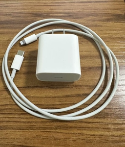 出一套自用苹果原装充电器20w 京东自营店购买 购入价格都快