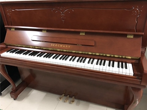 闲置一台德国品牌钢琴伯格曼bergmann,音色好,九成新.