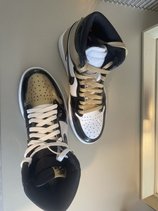 aj1top3,鸳鸯黑金脚趾,41码,定义成色95新,上脚个