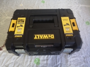 得伟工具箱角磨机