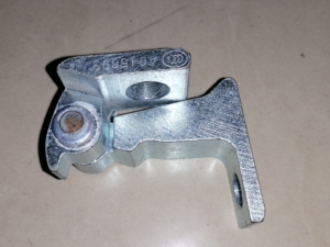 大众迈腾车门合页