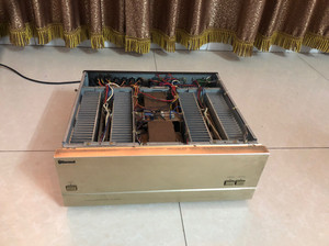 功放己出当地烧友自提,留个纪念.美国狮龙am8500纯后级发