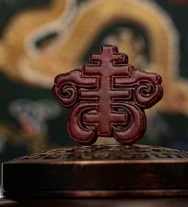 清代的老蜜蜡雕刻艺术品,寿字,级别很高,品相很好,克价很高