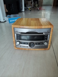 斯巴鲁力狮傲虎6碟cd机改家用.进口橡木实木板制作,刷了清漆