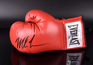 "拳王"泰森亲笔签名艾华朗牌拳击手套(鉴定保真,附证书)