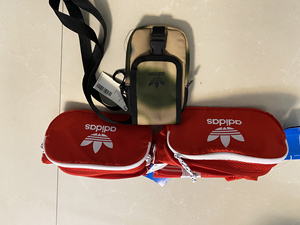 阿迪达斯闷包,全新,有吊牌,懂的人入,甩货清仓!假一罚十!