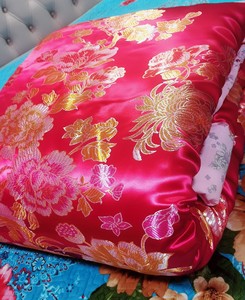 全新包邮,棉被被面是七彩软缎金丝线绣花的,非常好看,2.00
