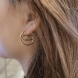 000人付款淘宝celine瑟琳耳环耳钉,九九新,在澳门专柜购入,超级好看