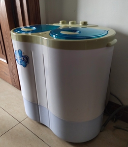 海棠版小型双桶洗衣机,八成新,无损伤,可可洗涤,可甩干,非常