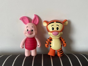 迪士尼小猪piglet皮杰猪跳跳虎手办 无盒 轻微瑕疵 染色