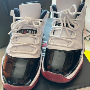 正品得物购入aj11康扣 女款38码 买来只穿过两次 无污渍