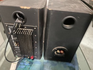 漫步者R1900T3，有源2.0高品质音箱，有小磕碰，曾经的