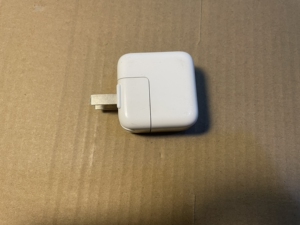 原装苹果10w充电头,型号:a1357 正品,有序列号,包邮