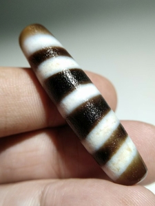 五线线珠天珠,油润到位至纯味道极强,斜口,泌色唯美老味,咬线