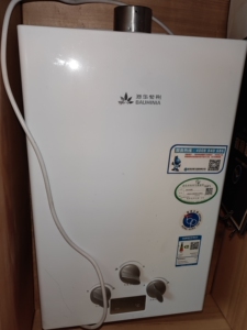 港华紫荆燃气热水器九成新