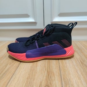 阿迪达斯 篮球鞋 利拉德5代 黑紫红