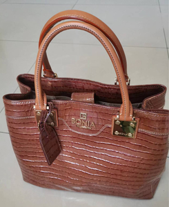 bonia(波尼亚)全皮手提包,新加坡机场购入,买回来就闲置