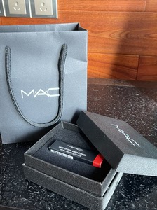 mac口红 有礼盒 607号色 全新