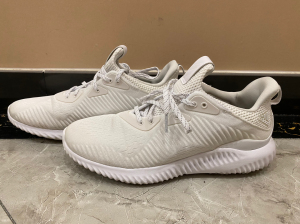 热门,adidas阿迪达斯纯白阿尔法缓震运动鞋,穿过十来天半