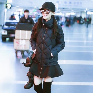 谢娜杨幂白考儿同款荷叶边保暖菱格棉服   衣长大概80厘米