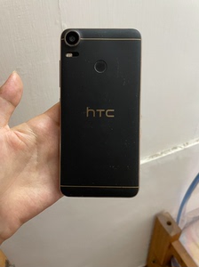 HTC Desire 10 Pro 现在开不了机 屏幕表面没