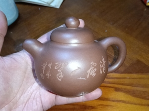 00同款货源koo8811淘宝周丽萍紫砂壶,木石儿子竹亭刻绘,容量约190