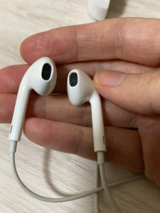 闲置苹果7p原装扁头耳机,适用7以上手机,9成新如图,闲置已