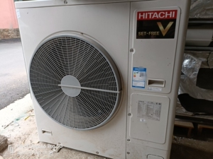 日立变频中央空调,装上没吊顶,就拆下来换空气能了.6匹一拖五