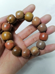 新疆哈密彩泥石手串,18的老型珠,自捡原石精工细磨,每颗都精
