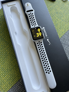 苹果手表s3耐克版42mm国行gps版银白 盒装整套 app