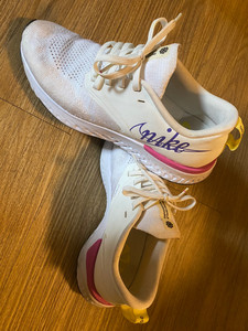耐克限量版女鞋正品