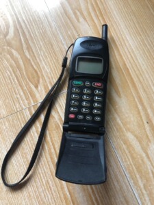 三星老式韩版220f下翻盖手机.二哥大.大哥大手机.品相完美