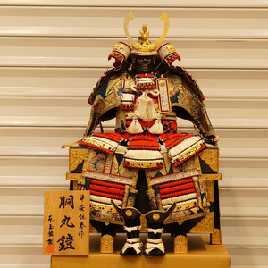 日本产武士盔甲五月人形甲冑铠甲胴丸铠武将兵人模型置物摆件.