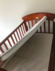 童乐湾实木婴儿床