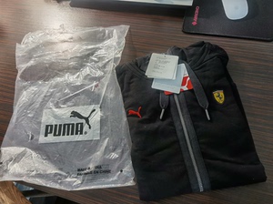 Puma法拉利经典系列针织长袖帽衫。全新带吊牌，女款，尺码L