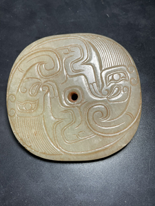 商周玉璧 一面坡 宽8.5高度8厘米,厚度0.95 厘米.