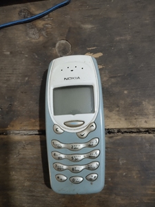 老式诺基亚手机，不包好坏，需要拿去，二手物品售出不退不换看好