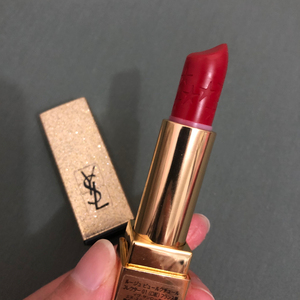 圣罗兰方管口红唇膏 1号色 星辰限定 朋友送的,颜色不太适合