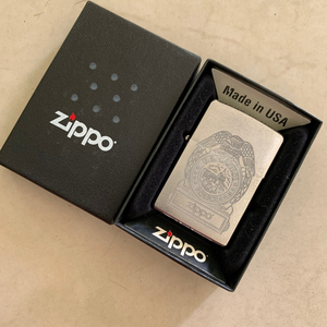 zippo芝宝打火机 12年美版 白宫徽章 全新的,有储存擦