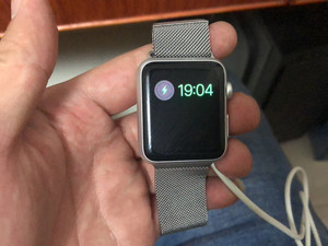 苹果手表1代表,有磨损,有表带,有充电器