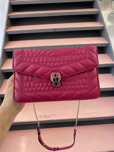 宝格丽情人节限量款磨砂蛇头包玫红色小号 镜子保卡尘袋雨都在