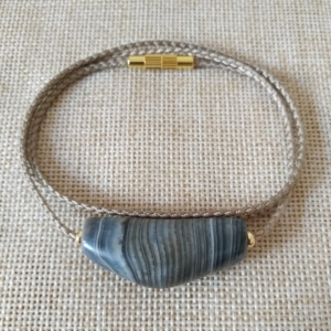 蓝缠丝玛瑙牛角珠 36*15*12mm 这个尺寸比较合适