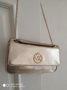 mk女包翻盖金色