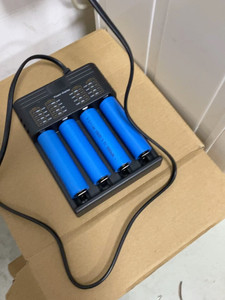 18650锂电池充电器强光手电筒4.2v3.7v14500座